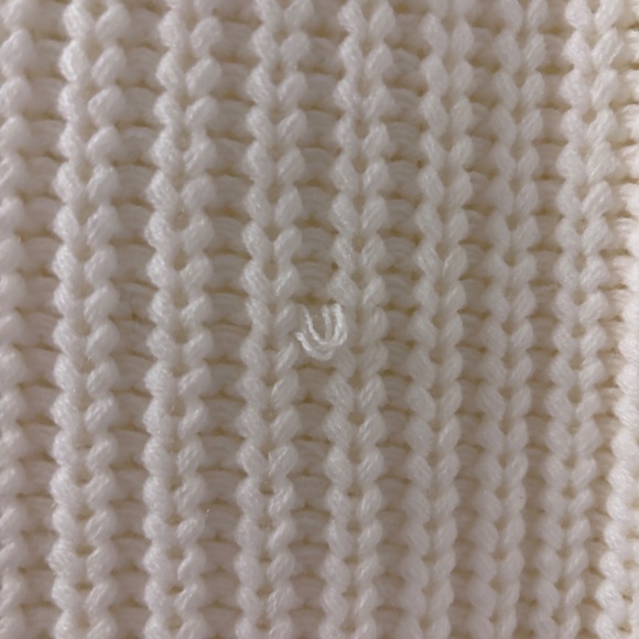 Cold Should Sweater - Picture 4 of 4